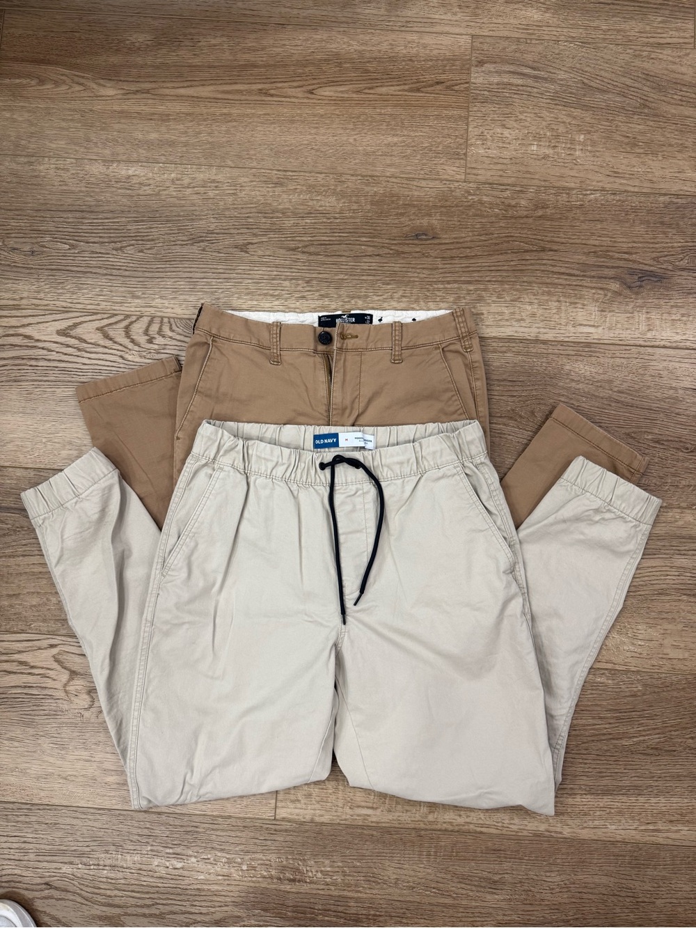 Hollister Brand Men’s Khaki Pants & Beige Old Navy Chino Joggers